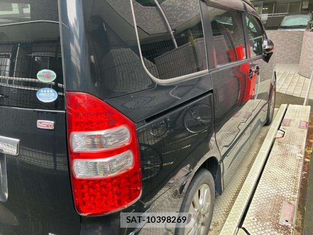 Toyota NOAH 2011-02 8813497-13