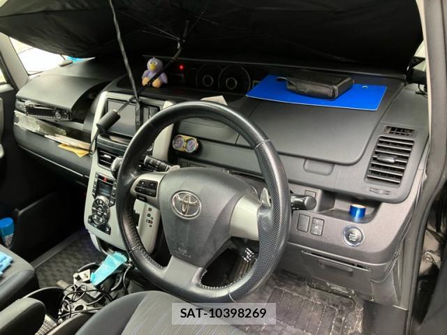Toyota NOAH 2011-02 8813497-14