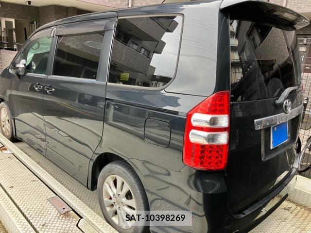 Toyota NOAH 2011-02 8813497-2