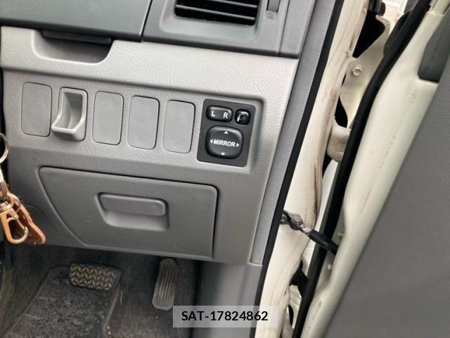 Toyota NOAH 2006-08 8813562-9