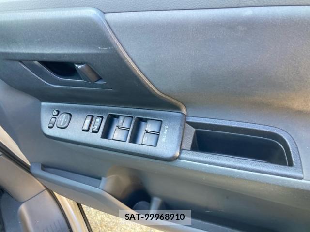 Toyota NOAH 2009-07 8813646-17