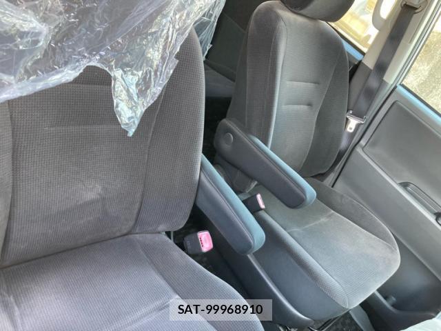 Toyota NOAH 2009-07 8813646-19