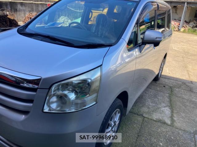 Toyota NOAH 2009-07 8813646-2