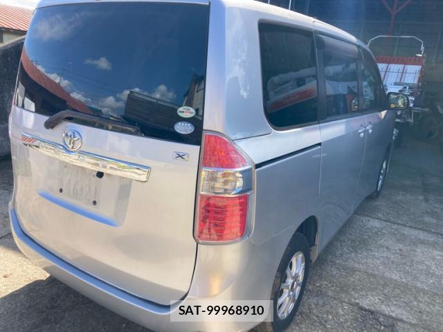 Toyota NOAH 2009-07 8813646-8