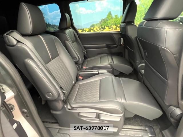 Toyota NOAH 2024-02 8813688-9
