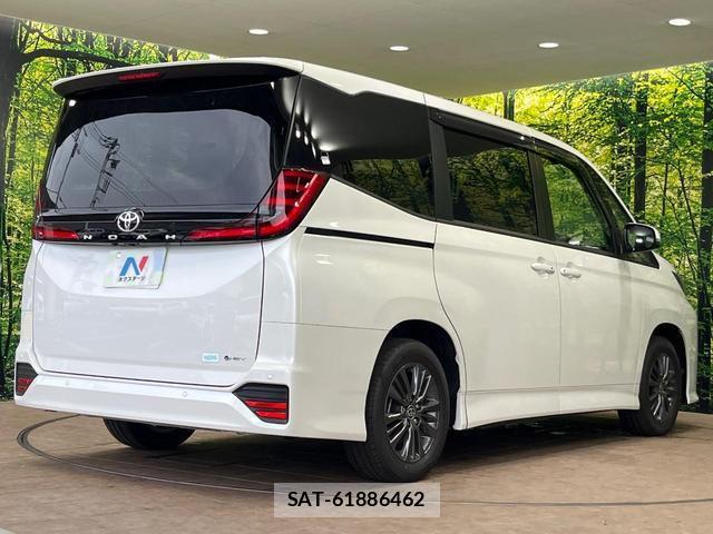 Toyota NOAH 2026-02 8814062-17