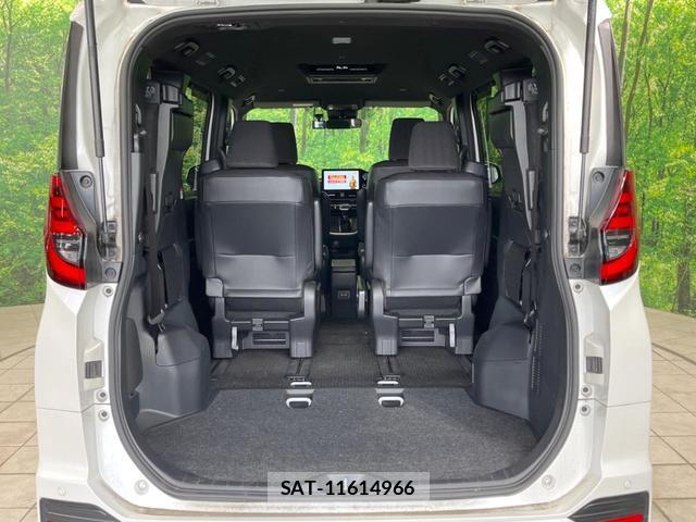 Toyota NOAH 2023-10 8814141-10