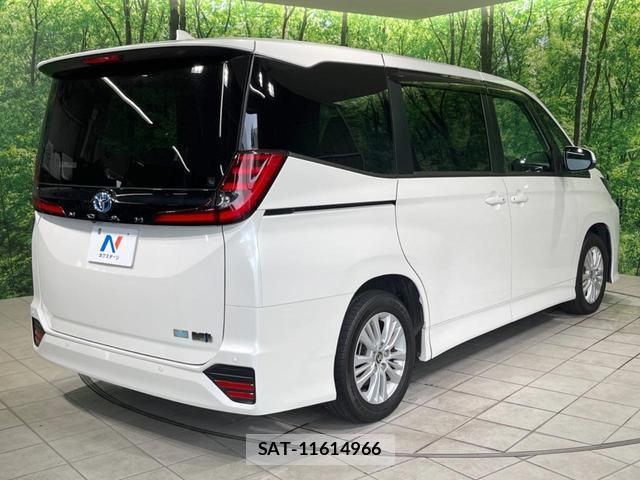 Toyota NOAH 2023-10 8814141-17