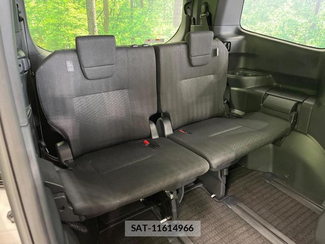 Toyota NOAH 2023-10 8814141-9