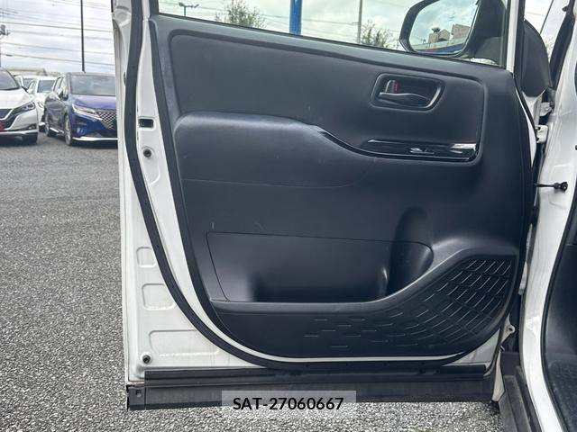Toyota NOAH 2017-09 8814526-10