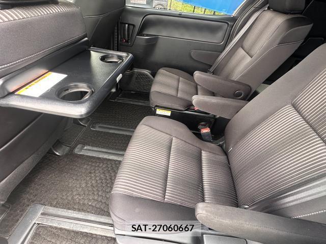 Toyota NOAH 2017-09 8814526-13