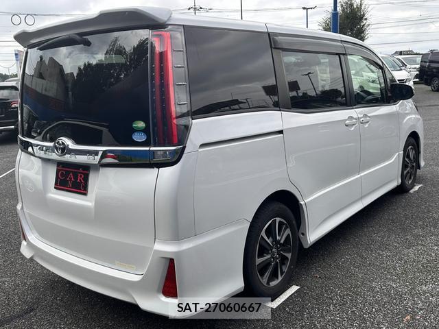 Toyota NOAH 2017-09 8814526-5