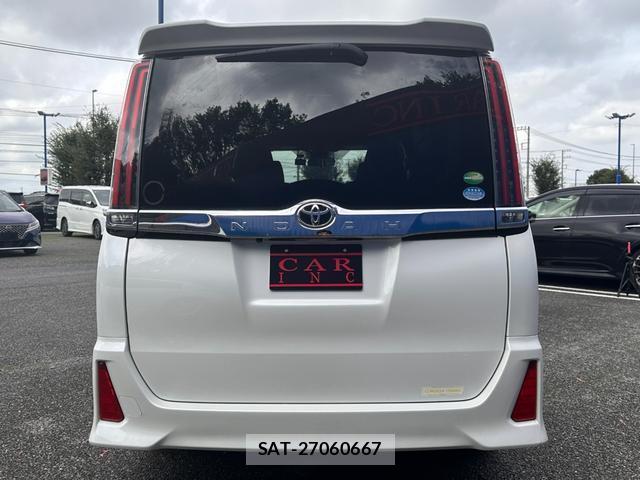 Toyota NOAH 2017-09 8814526-6
