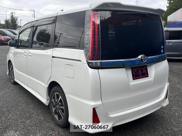Toyota NOAH 2017-09 8814526-7