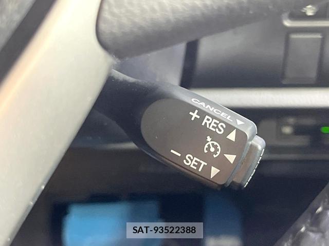 Toyota NOAH 2016-11 8814604-6