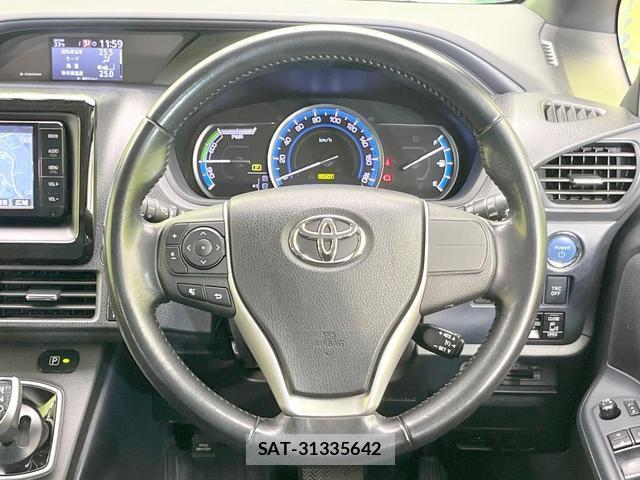 Toyota NOAH 2015-04 8814840-11