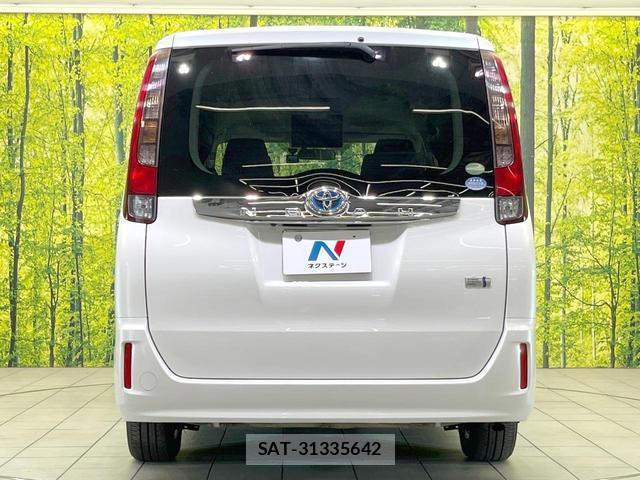Toyota NOAH 2015-04 8814840-15