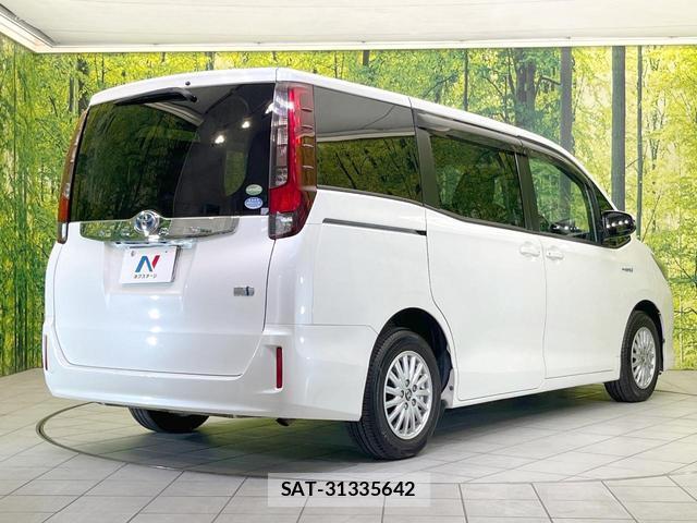 Toyota NOAH 2015-04 8814840-16