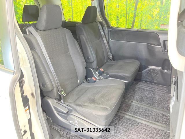 Toyota NOAH 2015-04 8814840-8