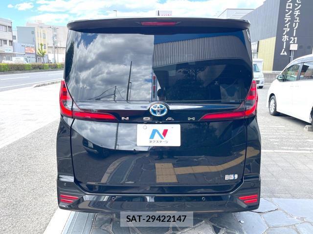 Toyota NOAH 2022-04 8814935-17