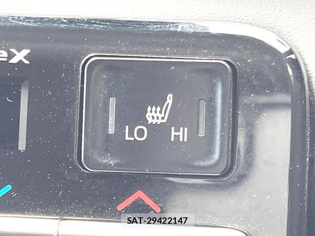 Toyota NOAH 2022-04 8814935-7
