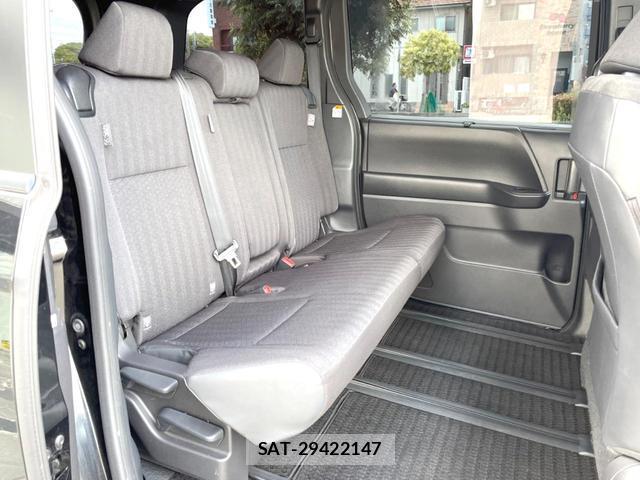 Toyota NOAH 2022-04 8814935-9