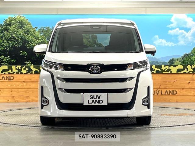 Toyota NOAH 2023-05 8815079-13