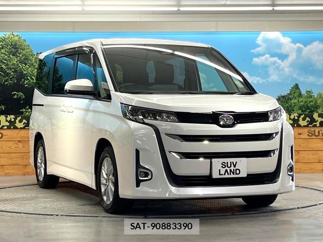 Toyota NOAH 2023-05 8815079-15