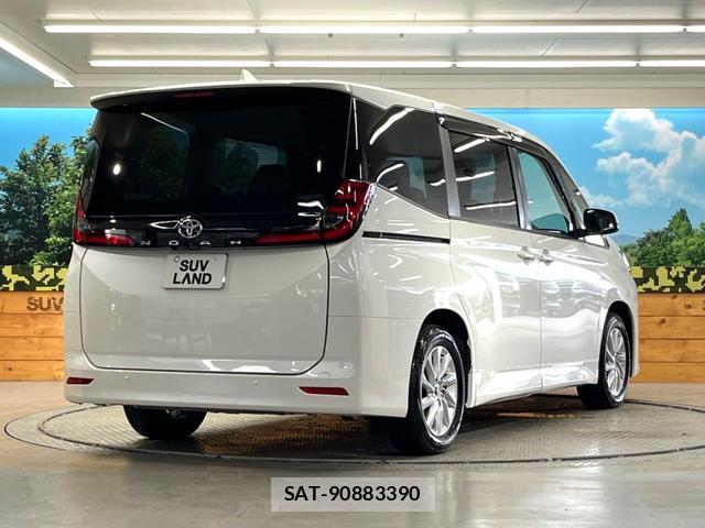 Toyota NOAH 2023-05 8815079-16