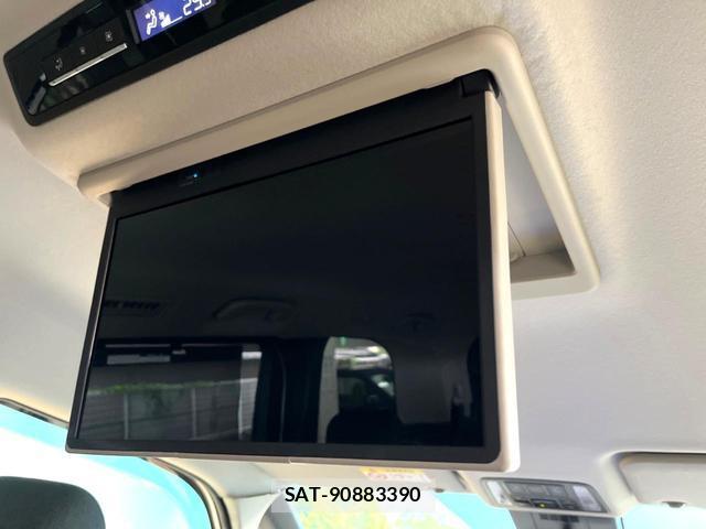 Toyota NOAH 2023-05 8815079-3