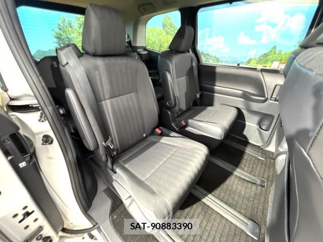 Toyota NOAH 2023-05 8815079-8