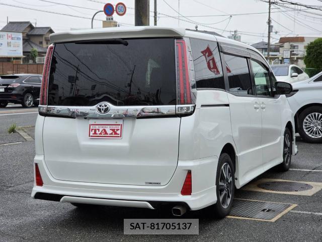 Toyota NOAH 2017-09 8815170-1