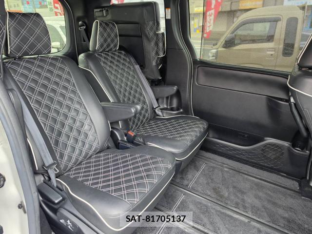 Toyota NOAH 2017-09 8815170-10
