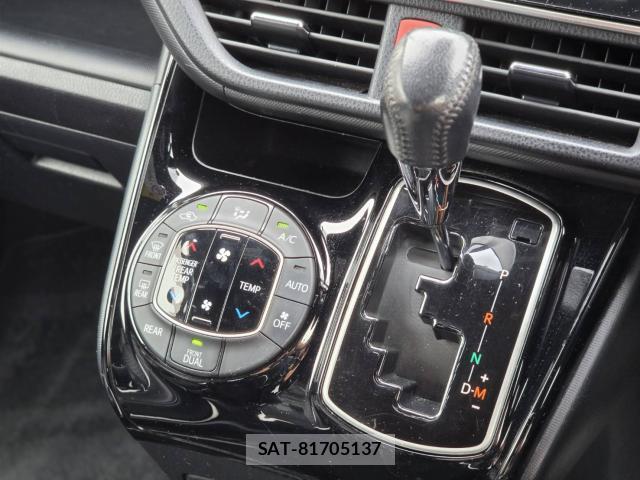 Toyota NOAH 2017-09 8815170-13
