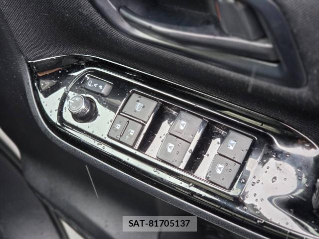 Toyota NOAH 2017-09 8815170-16