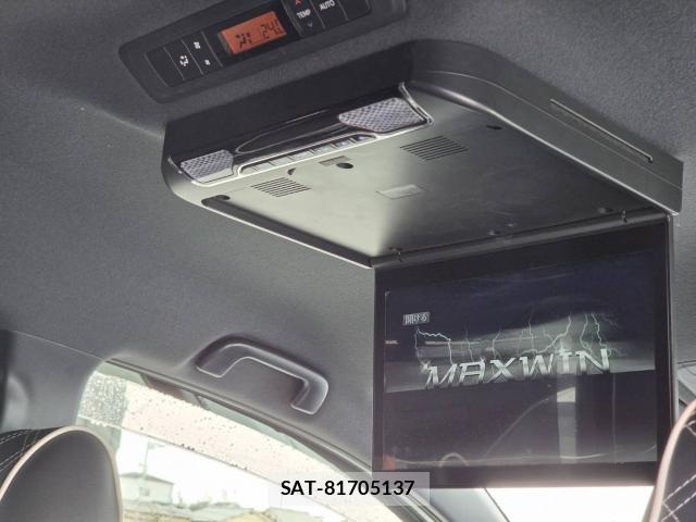 Toyota NOAH 2017-09 8815170-19