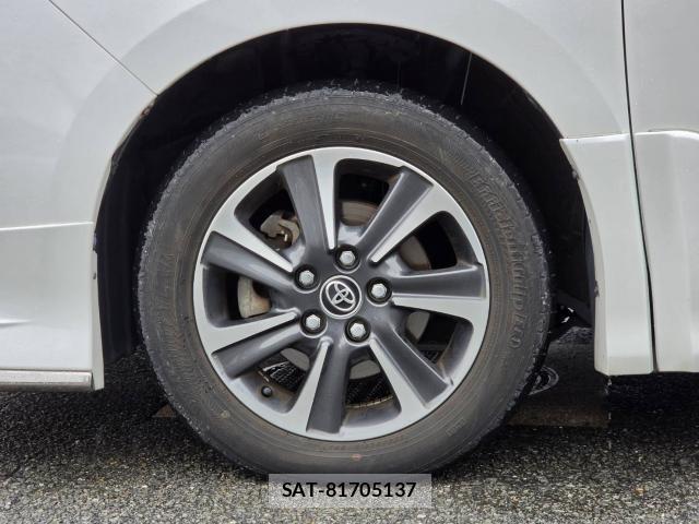 Toyota NOAH 2017-09 8815170-3