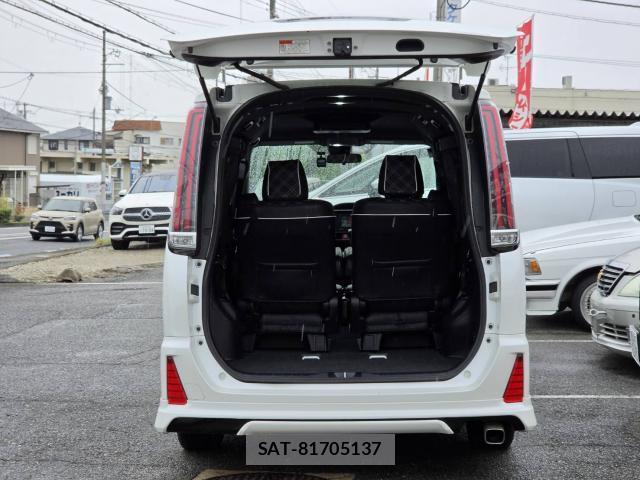 Toyota NOAH 2017-09 8815170-6