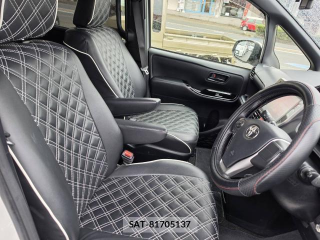 Toyota NOAH 2017-09 8815170-9