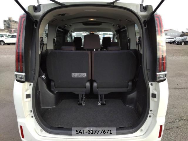 Toyota NOAH 2021-09 8815346-5