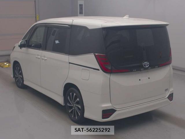 Toyota NOAH 2023-01 8815632-1
