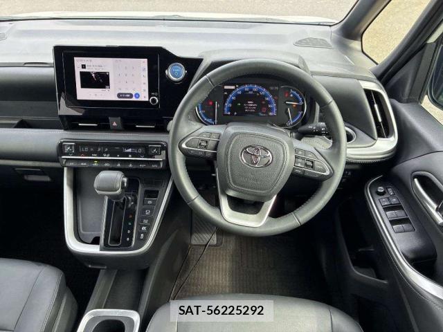 Toyota NOAH 2023-01 8815632-2