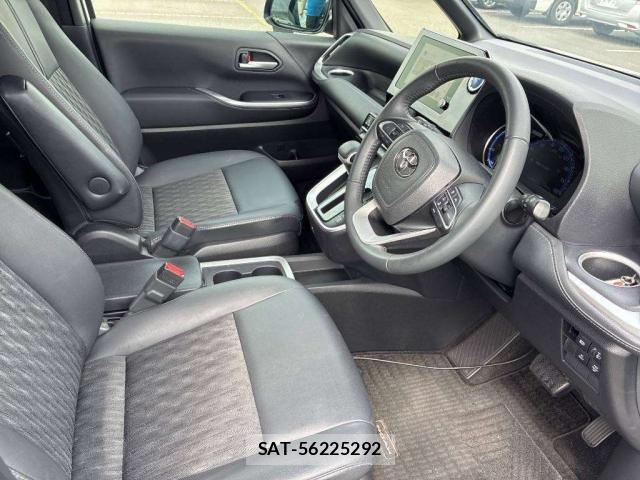 Toyota NOAH 2023-01 8815632-3