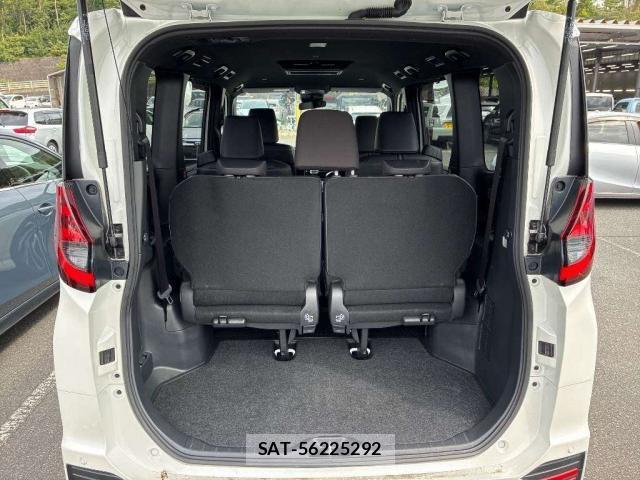 Toyota NOAH 2023-01 8815632-6