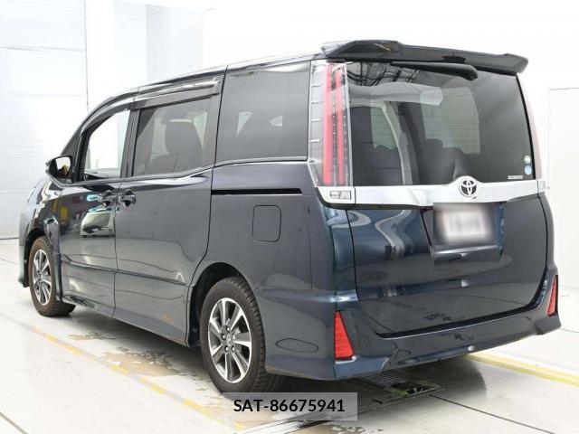 Toyota NOAH 2017-09 8815642-1