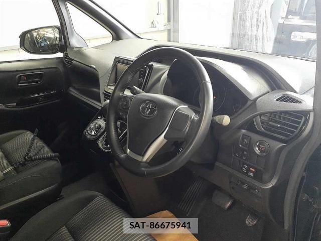 Toyota NOAH 2017-09 8815642-2