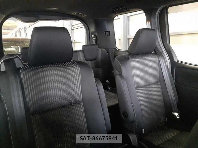 Toyota NOAH 2017-09 8815642-4