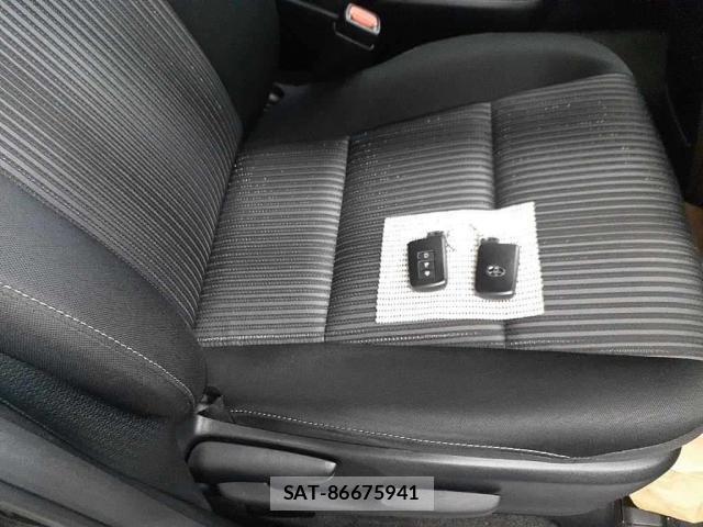 Toyota NOAH 2017-09 8815642-5