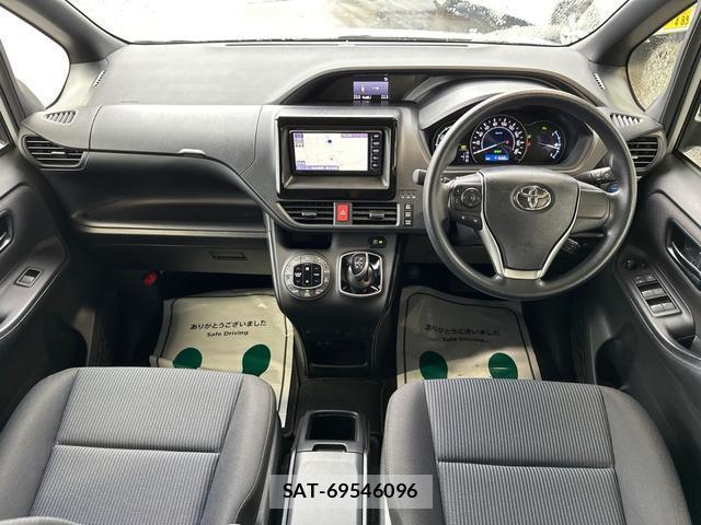 Toyota NOAH 2021-07 8815699-1