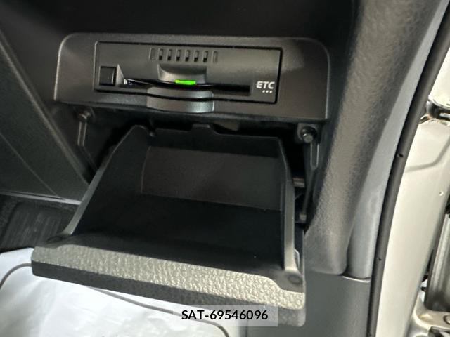 Toyota NOAH 2021-07 8815699-10